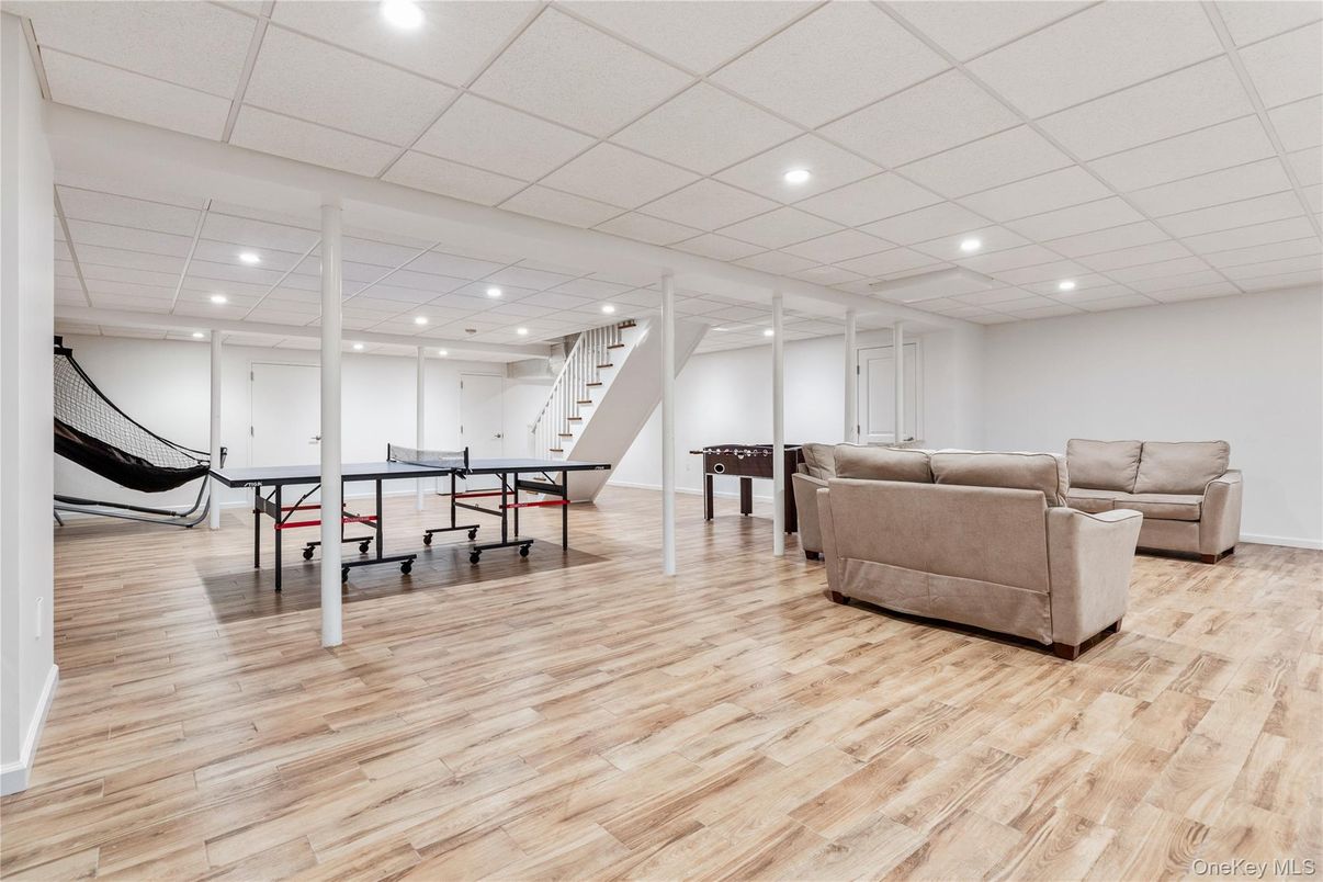 Game Room, Interior, Living room, Recessed Lighting, Wood Texture Flooring