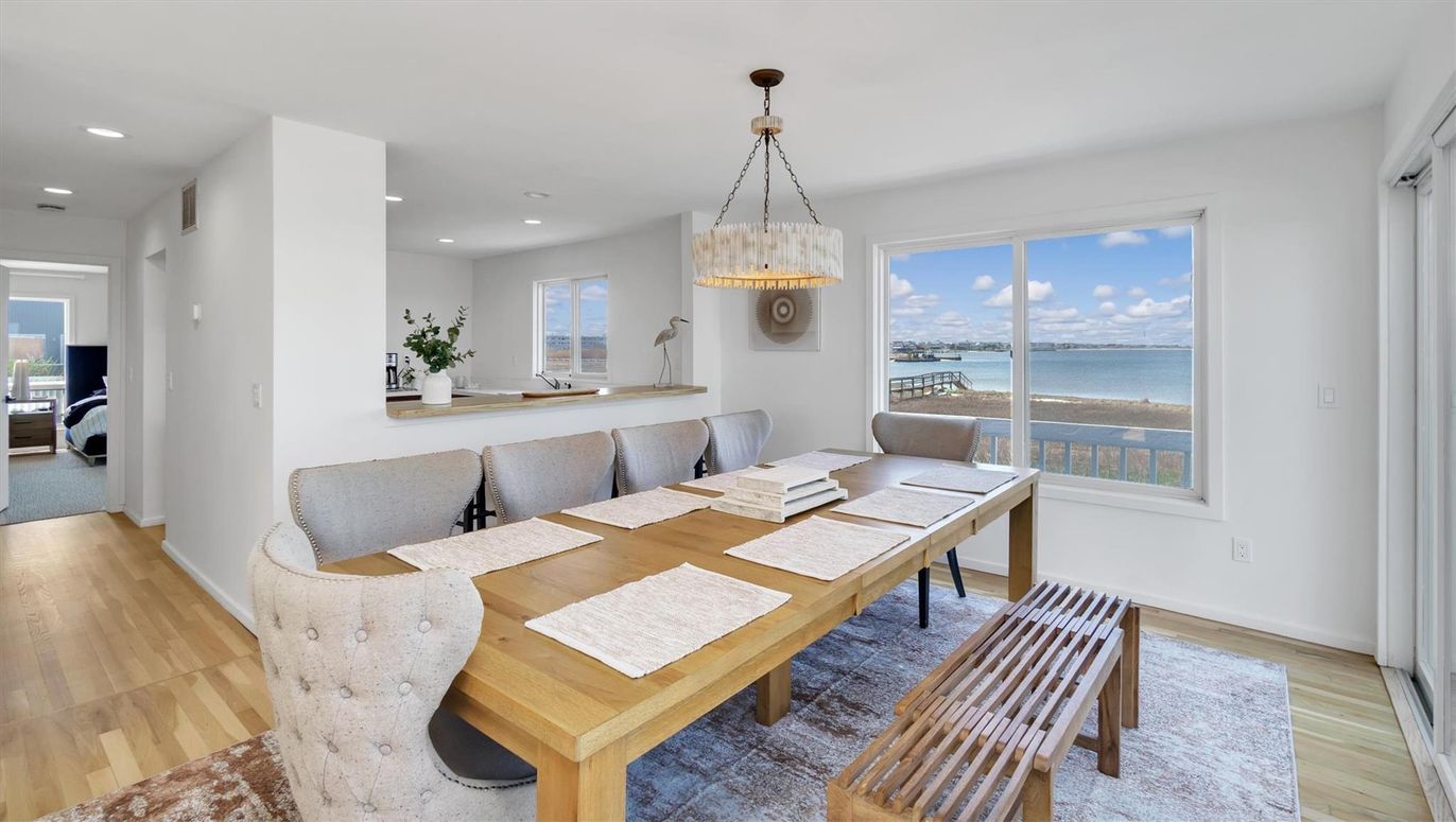 Dining room, Interior, Pendant Lights, Recessed Lighting, Water, Wood Texture Flooring
