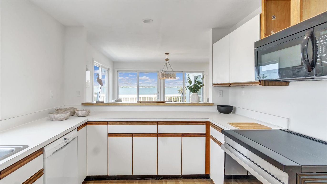 Interior, Kitchen, Pendant Lights, Water, Wood Texture Flooring