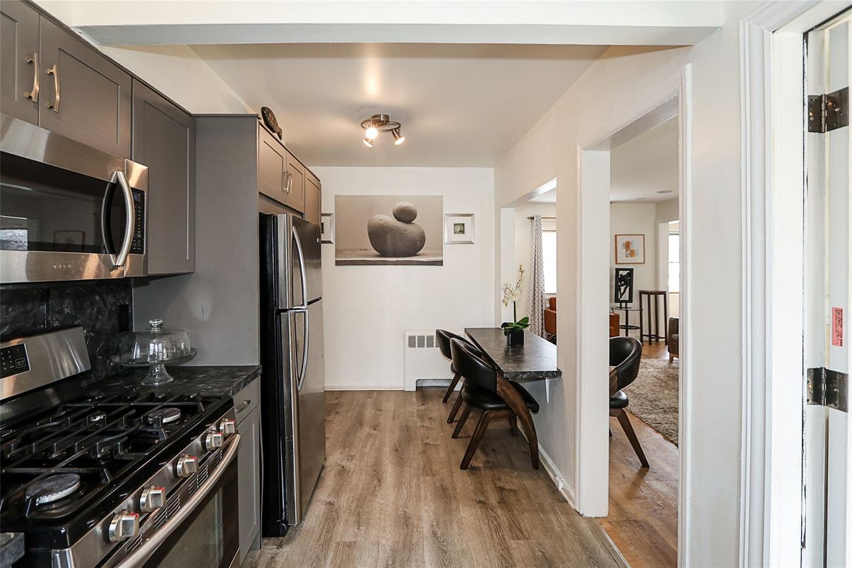 Dining room, Interior, Kitchen, Stainless Steel Appliances, Wood Texture Flooring