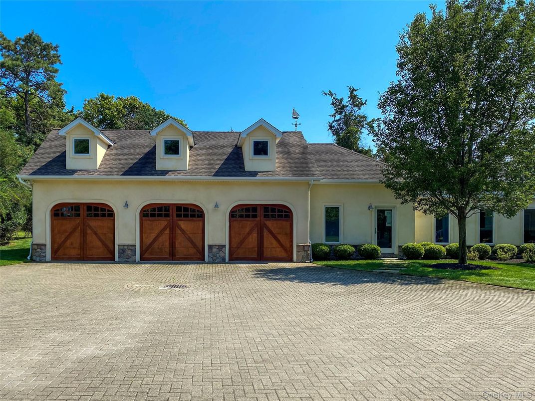 Attached, Exterior, Facade, French Provincial
