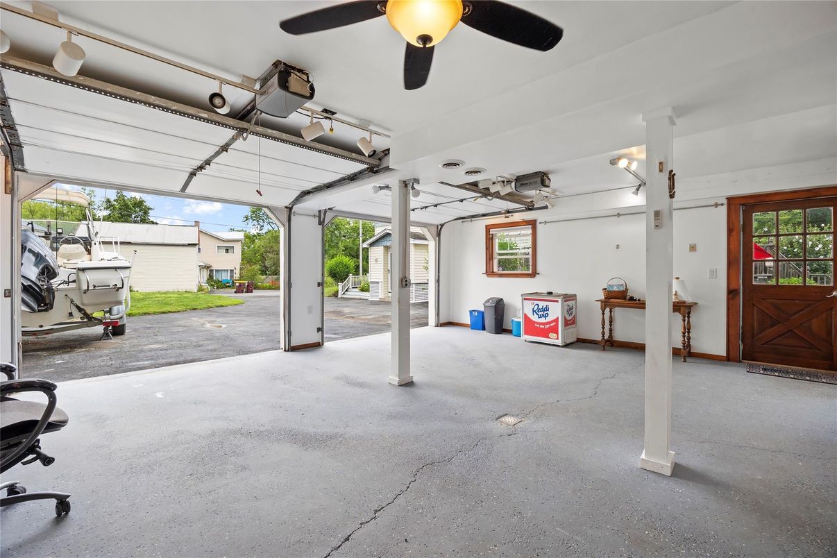 Garage, Interior
