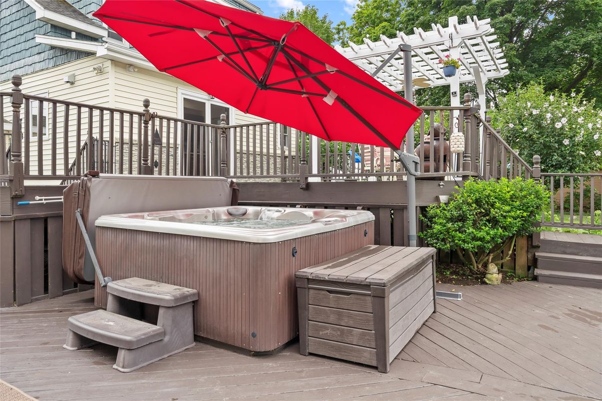 Exterior, Hot Tub
