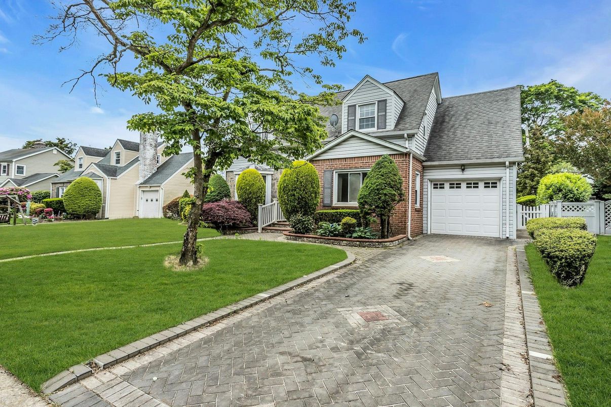 Attached, Exterior, Facade, Brick Facade, Cape Cod