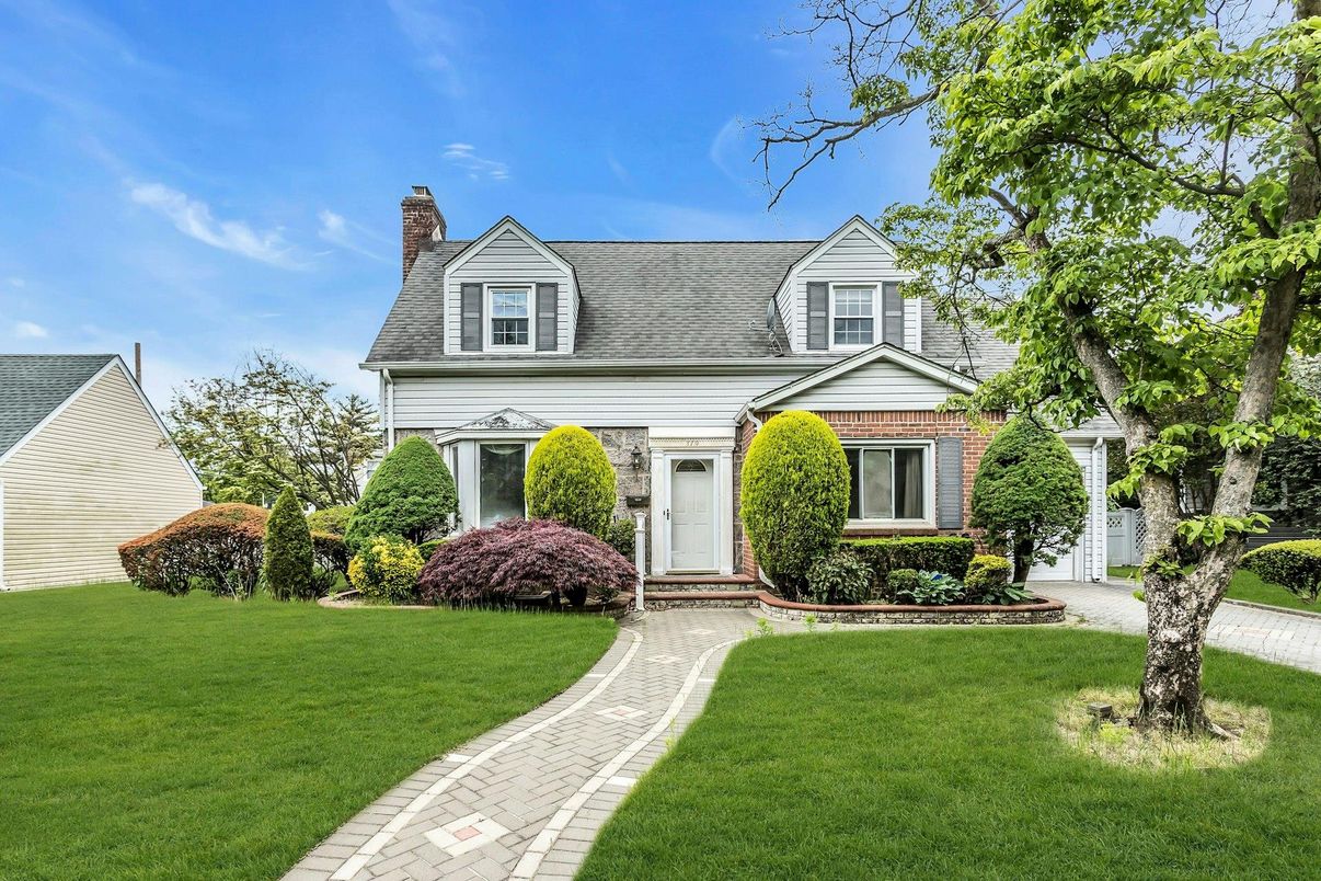 Exterior, Facade, Cape Cod