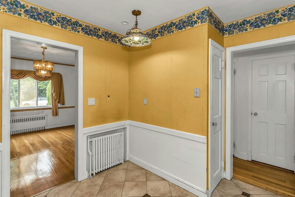 Chandelier, Empty room, Interior, Wood Texture Flooring