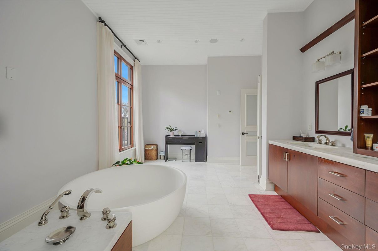 Bathroom, Dual Sink Vanities, Free Standing Baths, Interior, Recessed Lighting