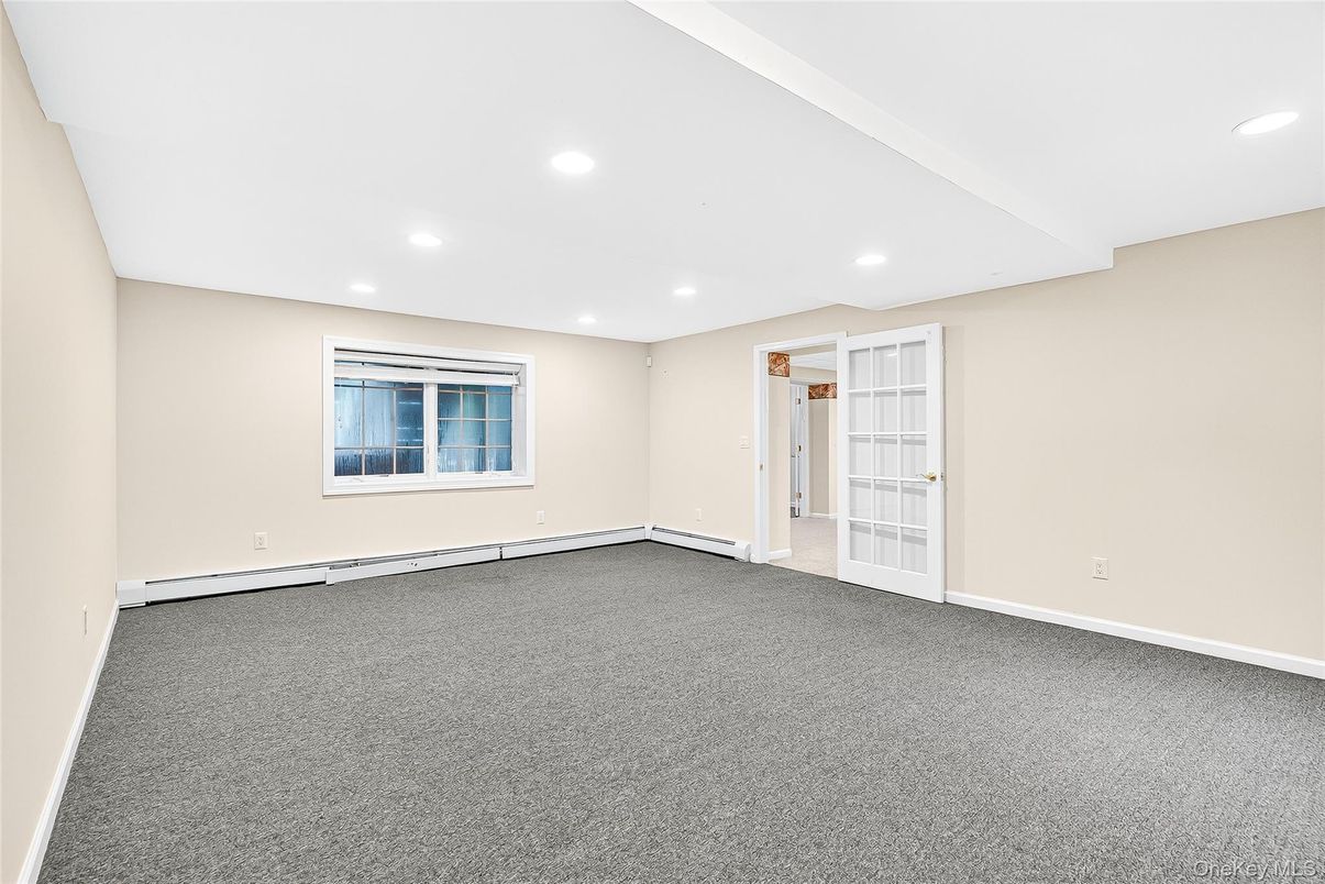 Empty room, Interior, Recessed Lighting
