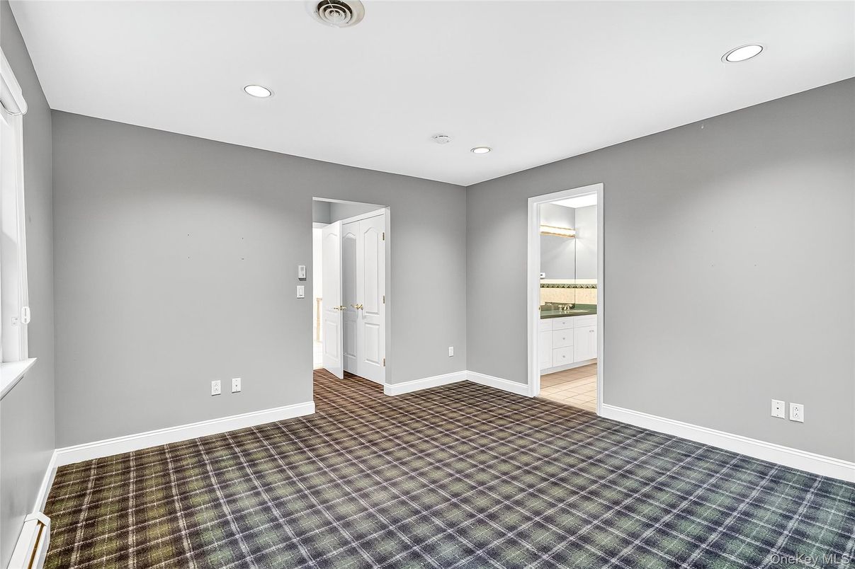Empty room, Interior, Recessed Lighting
