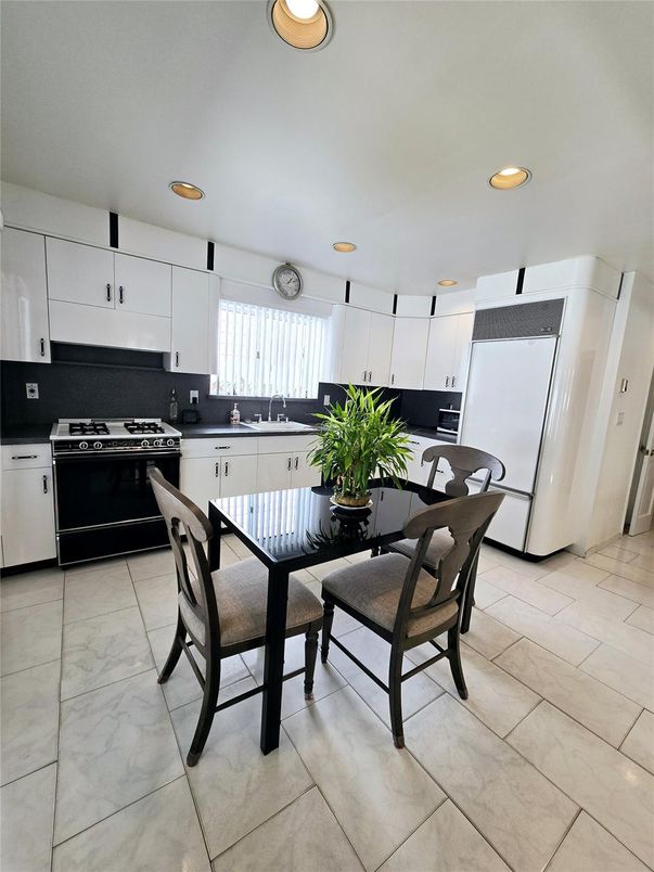 Dining room, Interior, Kitchen, Recessed Lighting