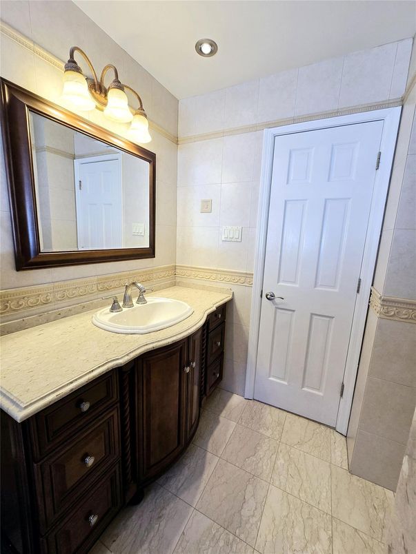 Bathroom, Interior, Marble, Recessed Lighting