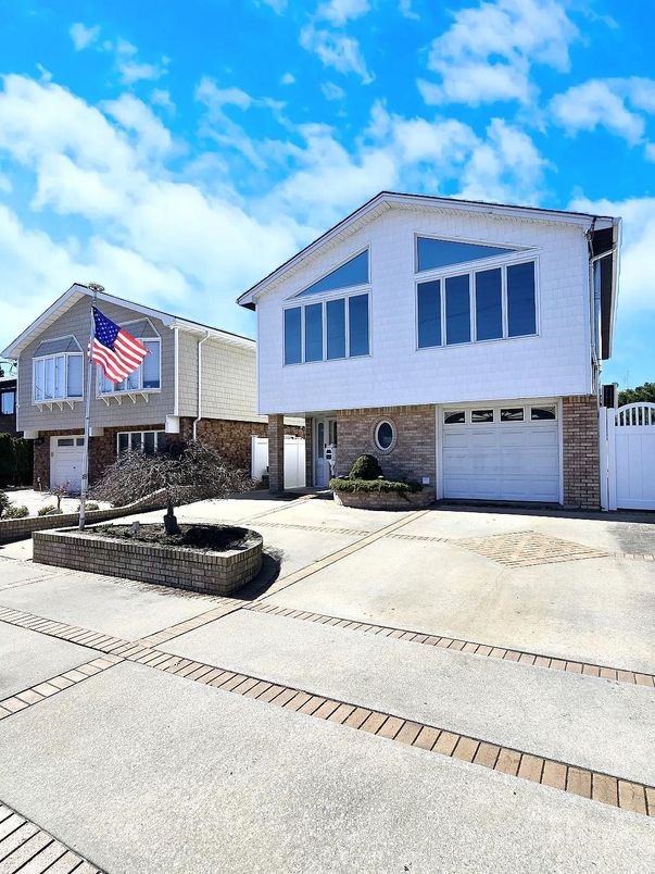 Attached, Exterior, Facade, Raised Ranch