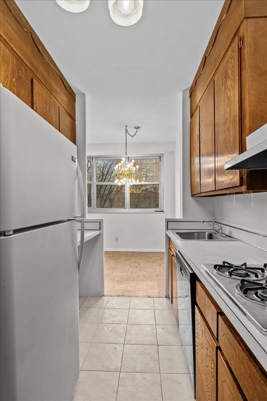 Chandelier, Interior, Kitchen