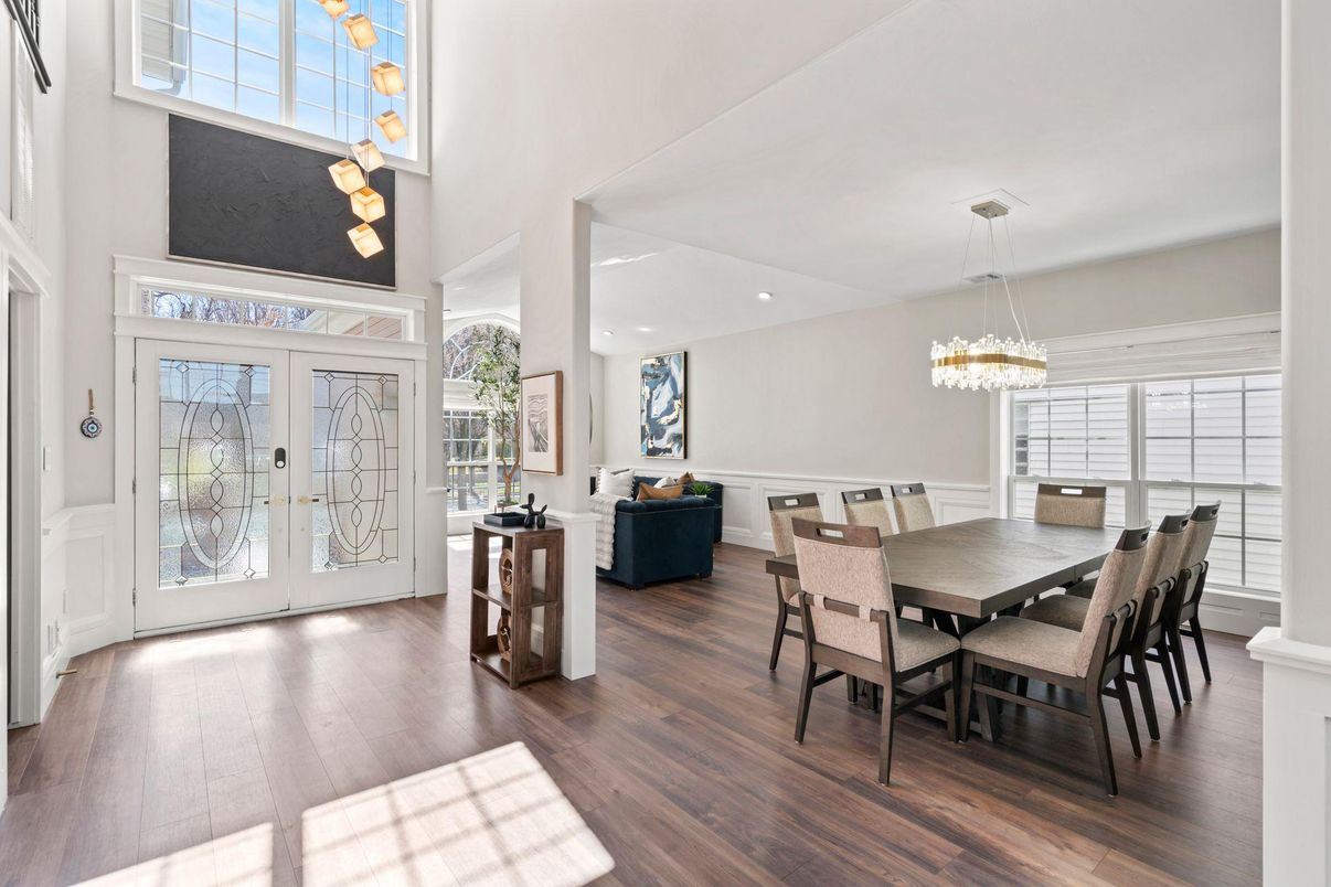 Chandelier, Dining room, Interior, Pendant Lights, Recessed Lighting, Wood Texture Flooring