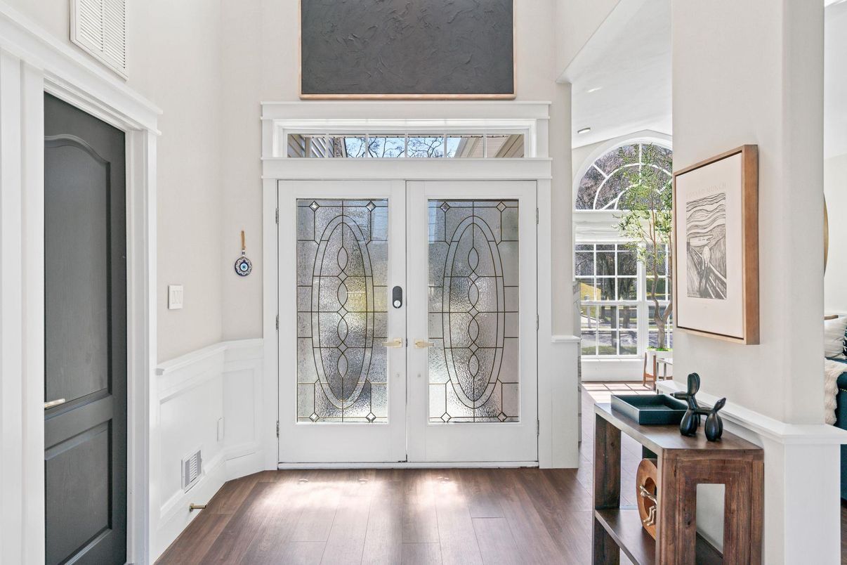 Interior, Recessed Lighting, Wood Texture Flooring