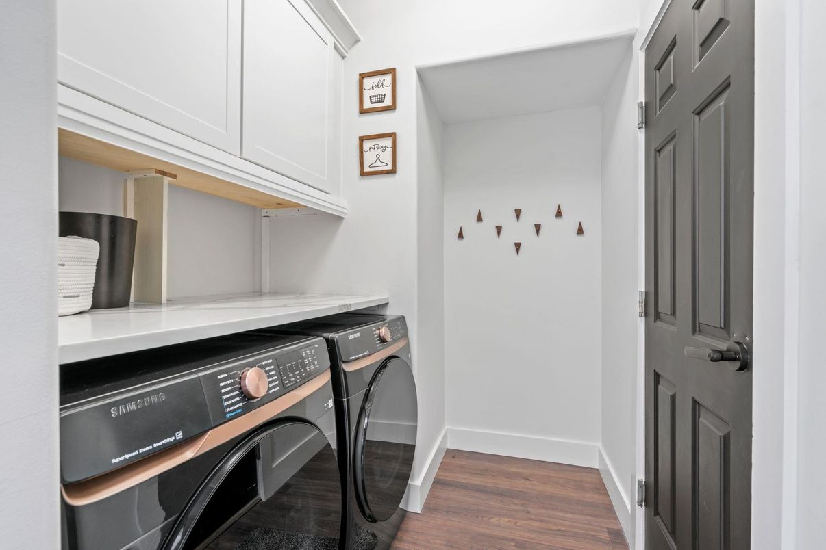 Interior, Washer, Wood Texture Flooring