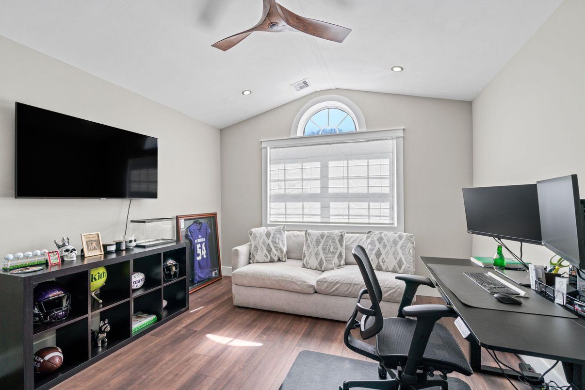 Home Office, Interior, Recessed Lighting, Wood Texture Flooring