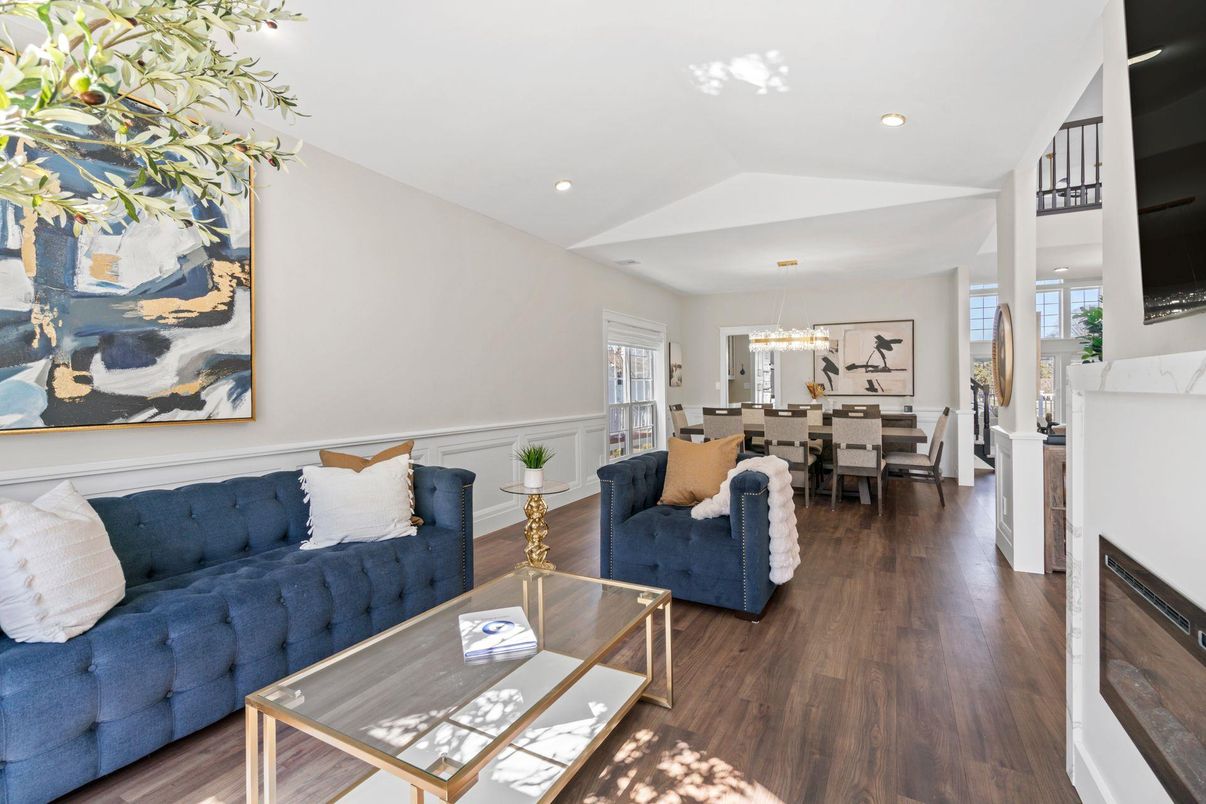 Chandelier, Dining room, Interior, Living room, Pendant Lights, Recessed Lighting, Wood Texture Flooring