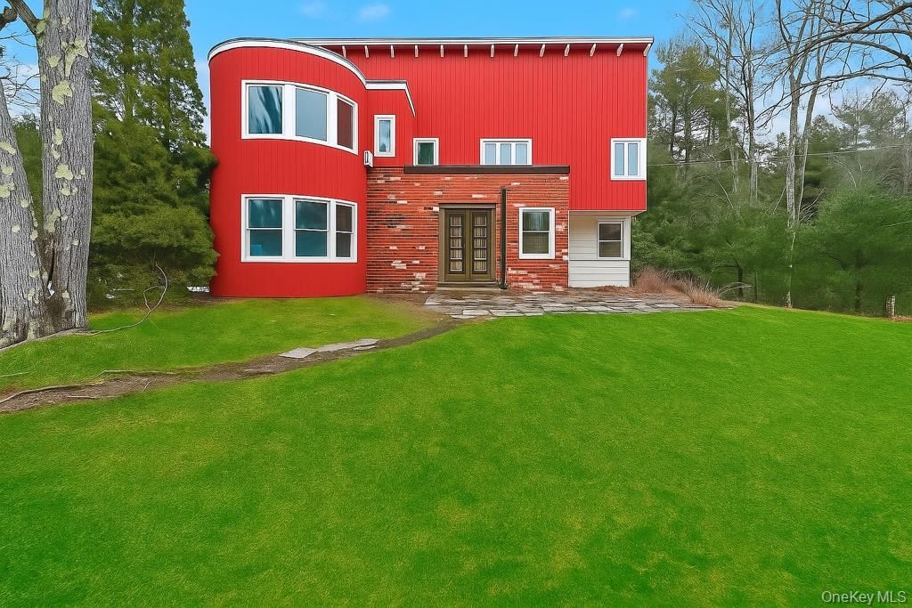 Backyard, Exterior, Facade, Brick Facade, Modern