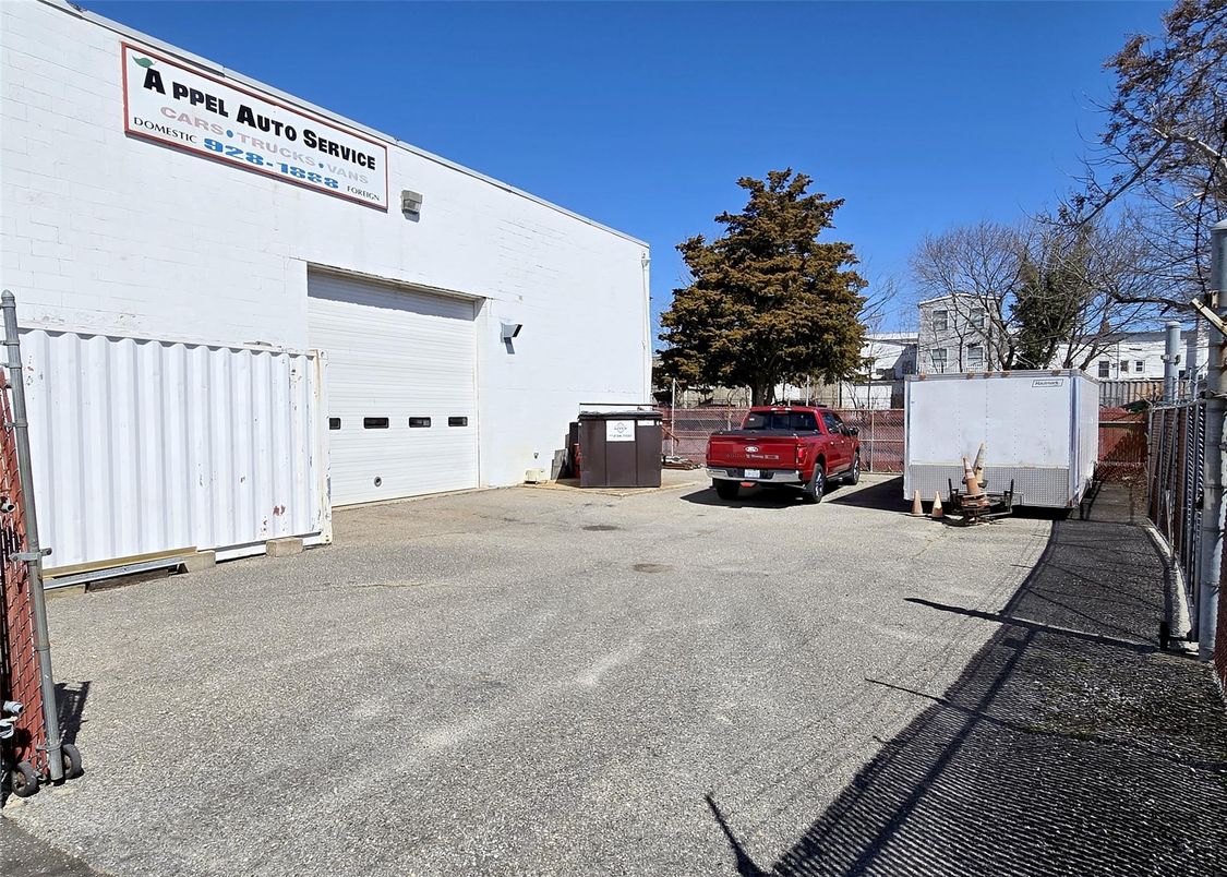 Detached Garage, Exterior