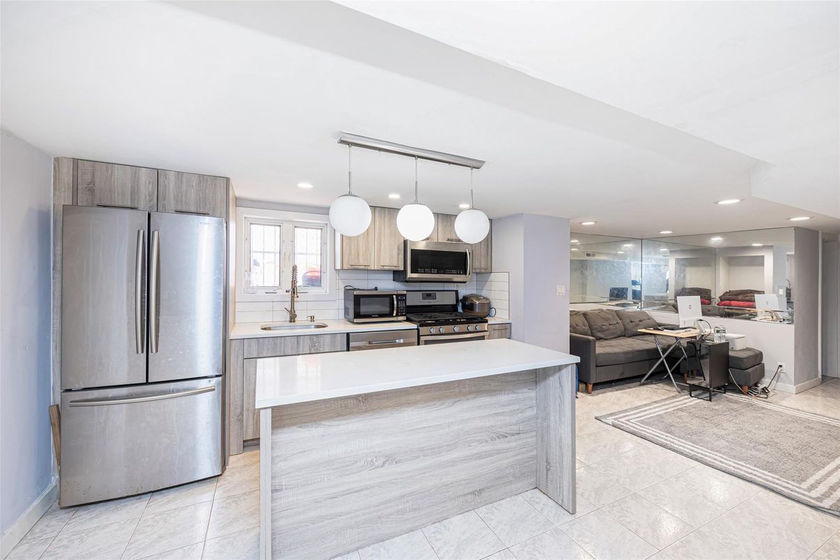 Interior, Kitchen, Living room, Pendant Lights, Recessed Lighting, Stainless Steel Appliances