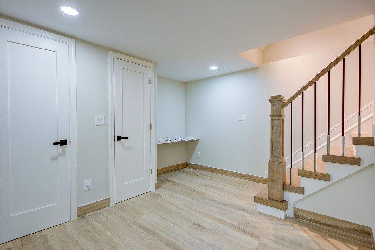 Interior, Recessed Lighting, Wood Texture Flooring