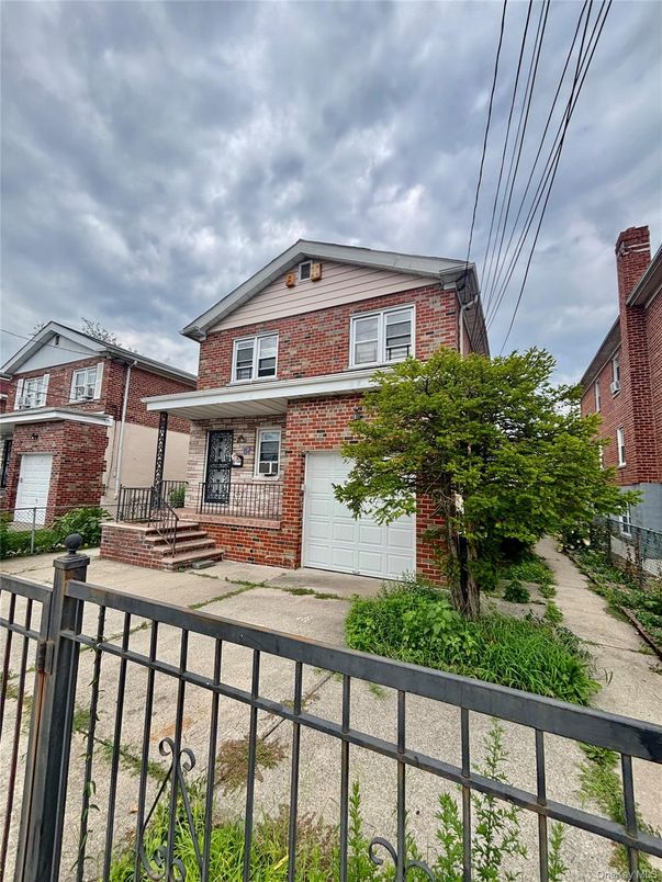 Attached, Exterior, Facade, Brick Facade, American Foursquare