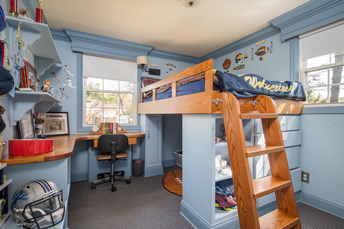 Home Office, Interior