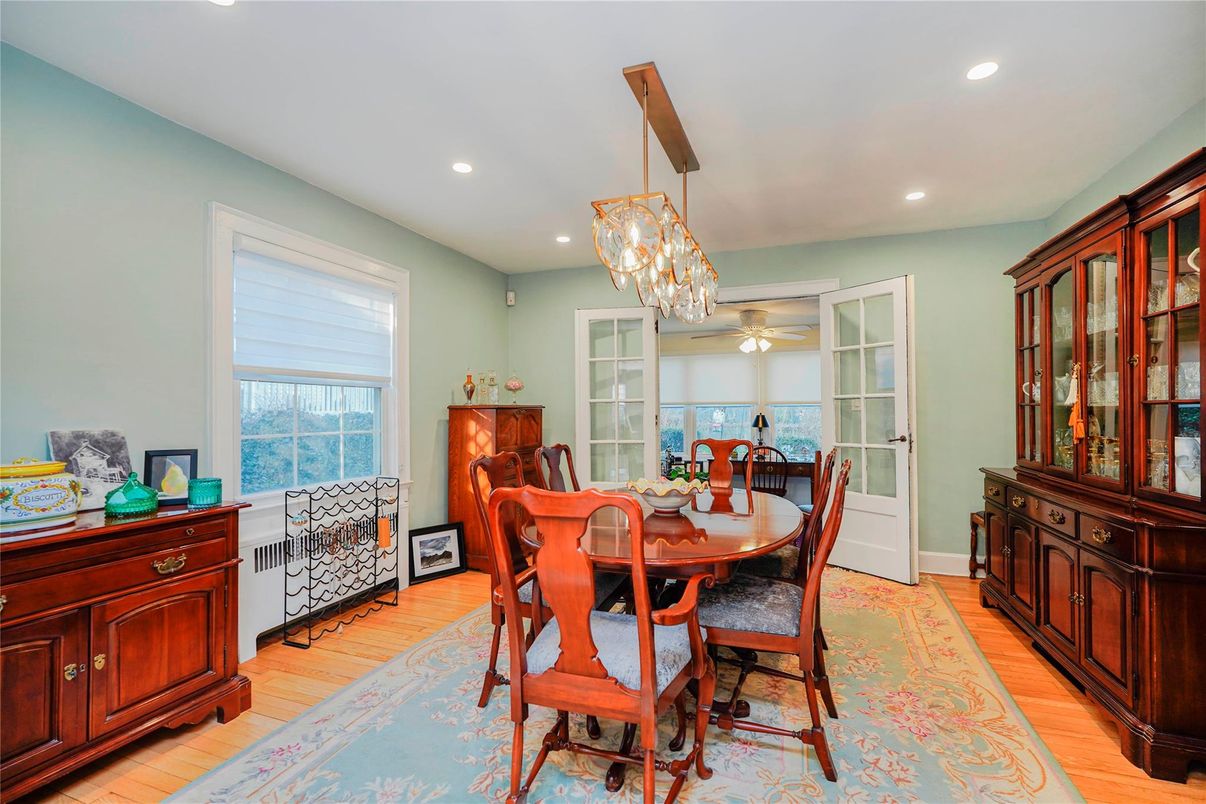 Chandelier, Dining room, Interior, Recessed Lighting, Wood Texture Flooring