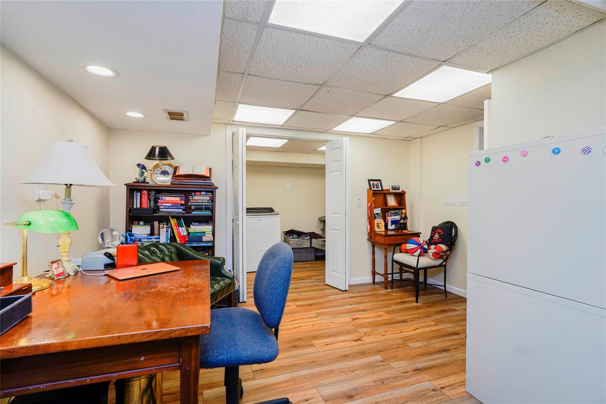 Home Office, Interior, Recessed Lighting, Wood Texture Flooring