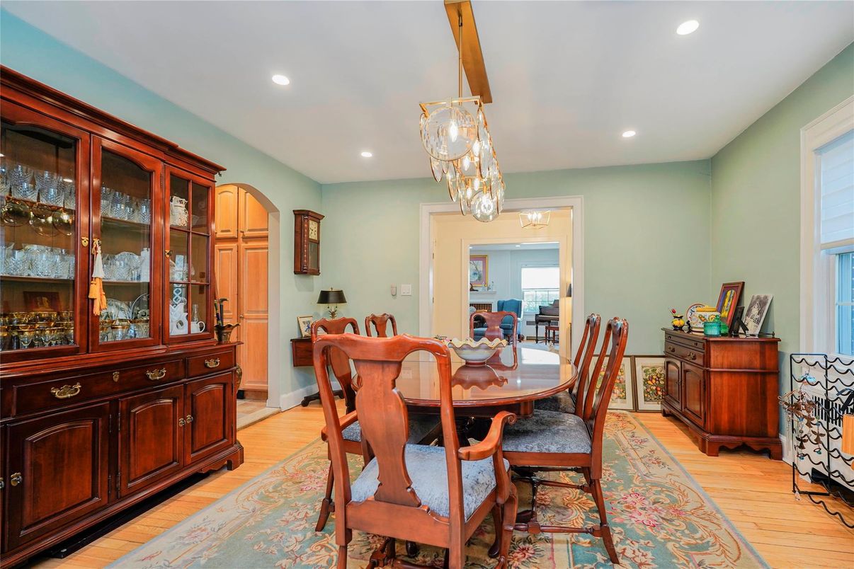 Chandelier, Dining room, Interior, Recessed Lighting, Wood Texture Flooring