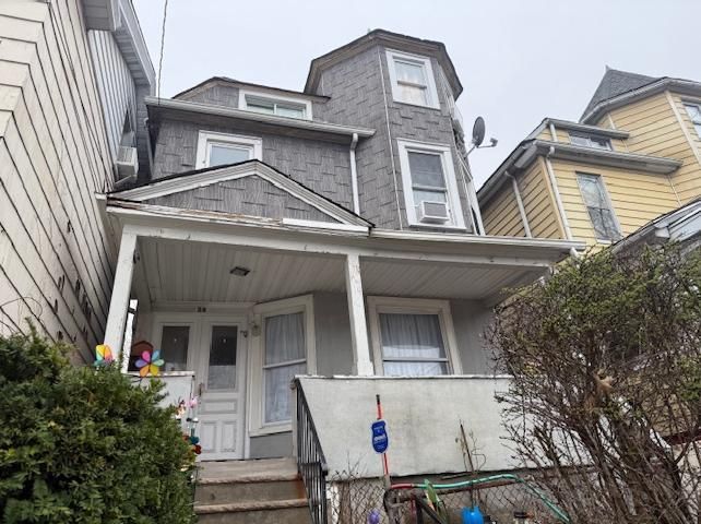 Exterior, Facade, American Foursquare