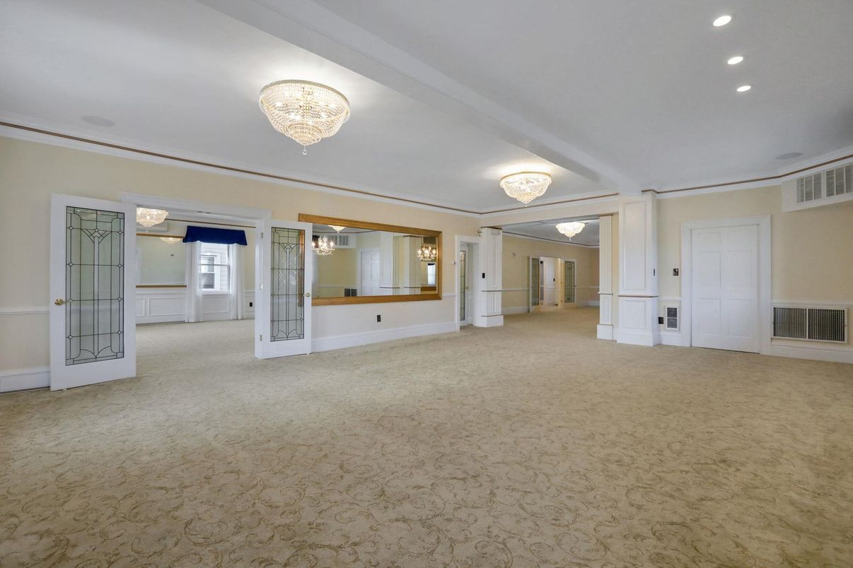 Chandelier, Empty room, Interior, Recessed Lighting