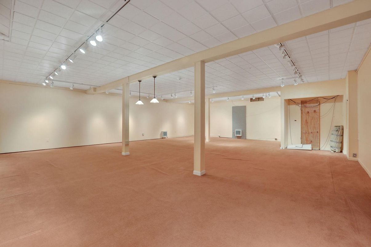 Empty room, Interior, Pendant Lights