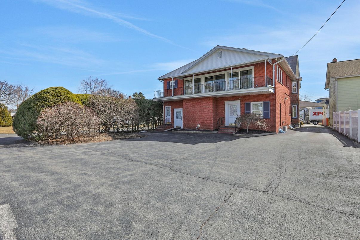 Exterior, Facade, Brick Facade, Split Level