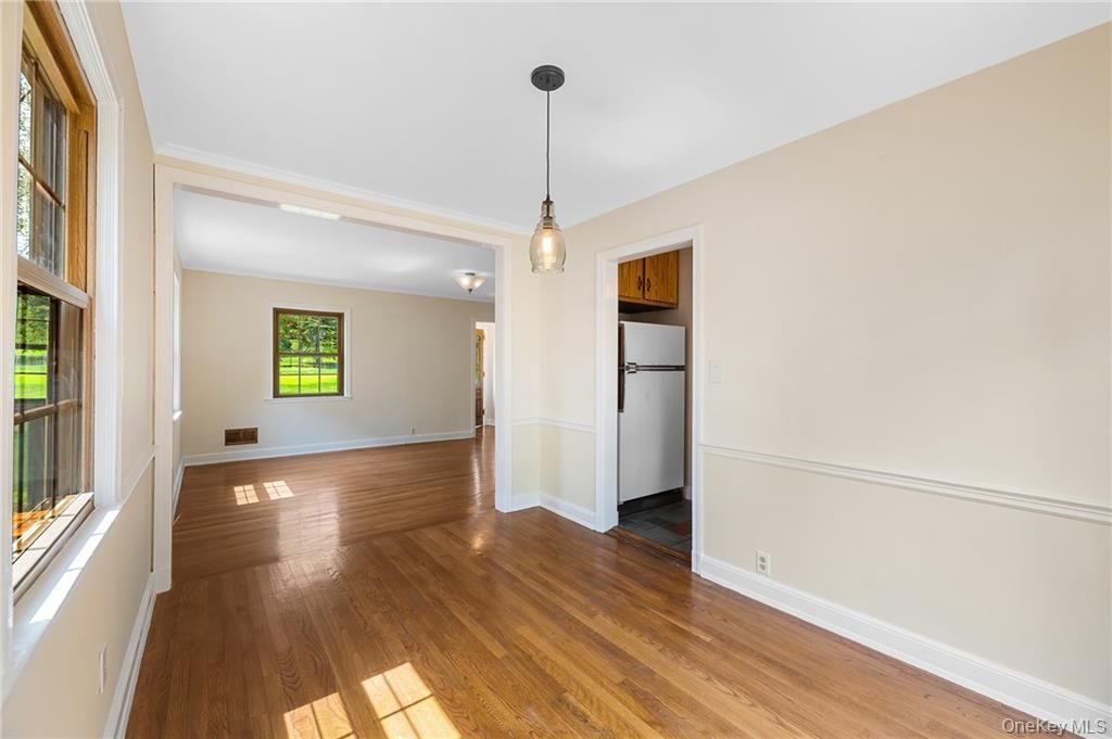 Empty room, Interior, Pendant Lights, Wood Texture Flooring
