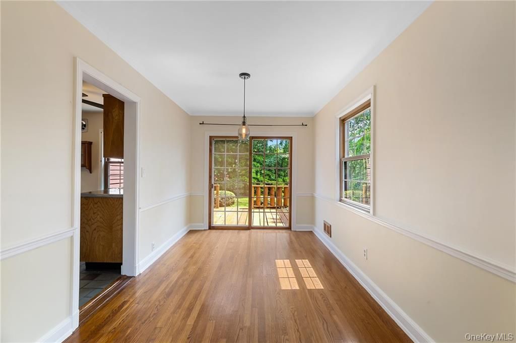 Empty room, Interior, Pendant Lights, Wood Texture Flooring