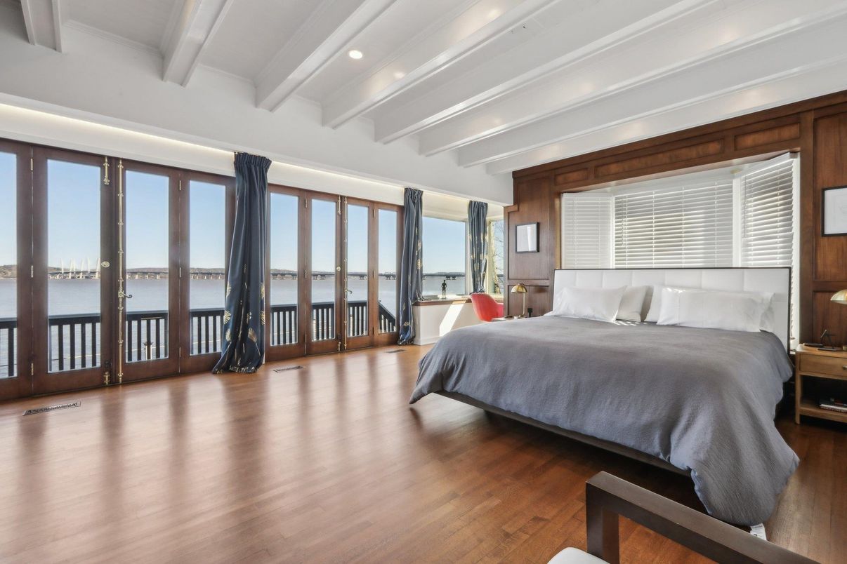 Bedroom, Interior, Recessed Lighting, Water, Wood Texture Flooring