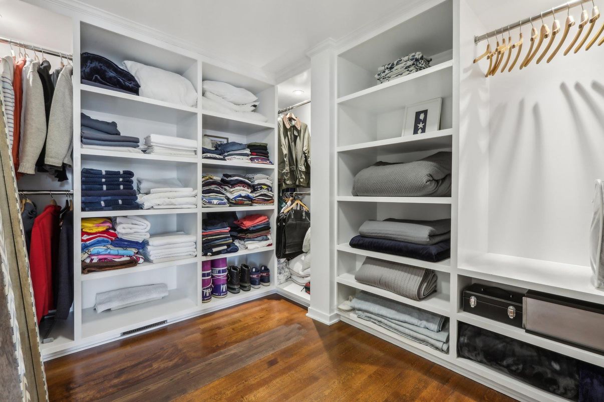 Interior, Walk-in Closets, Wood Texture Flooring