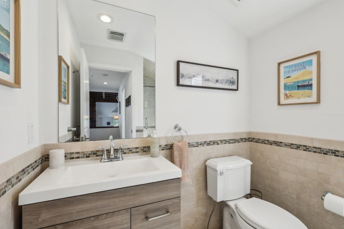 Bathroom, Interior, Recessed Lighting