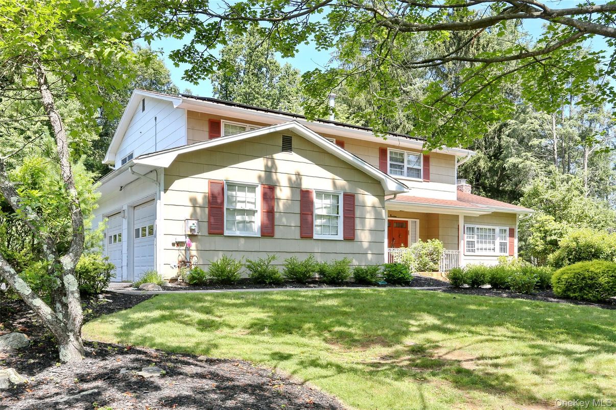 Attached, Exterior, Facade, Farmhouse