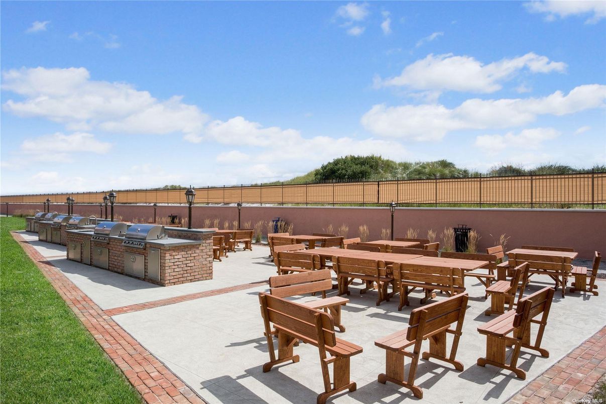 Exterior, Outdoor Kitchen