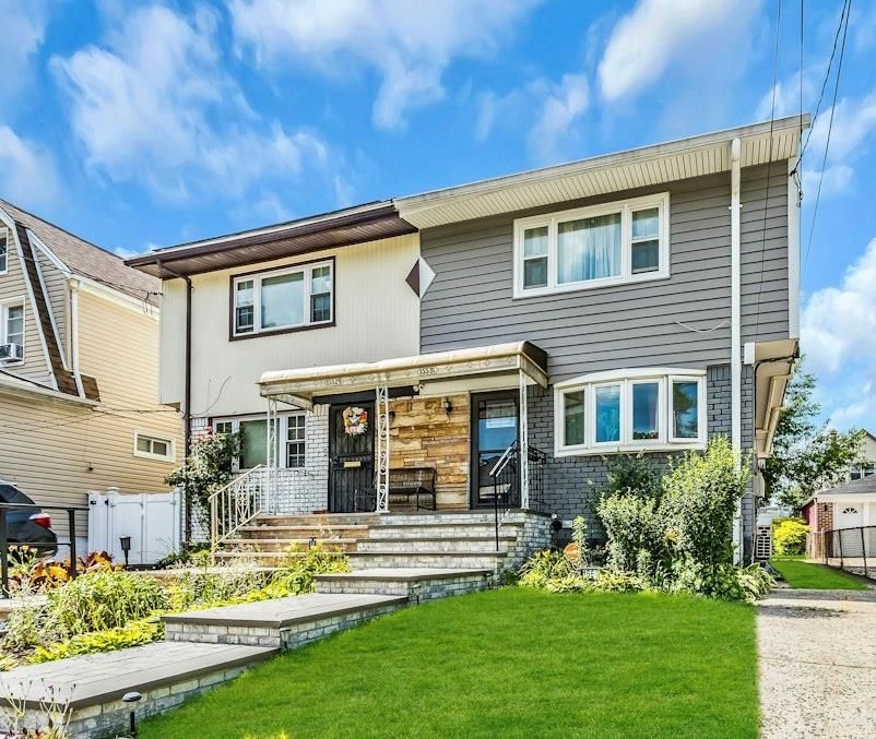 Exterior, Facade, Rowhouse