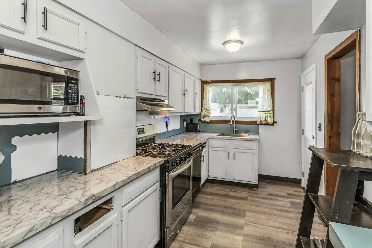 Interior, Kitchen, Stainless Steel Appliances, Wood Texture Flooring