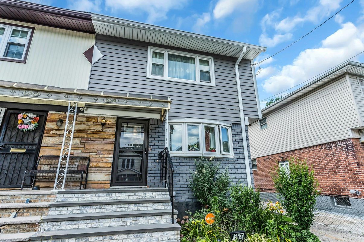 Exterior, Facade, Brick Facade, Rowhouse