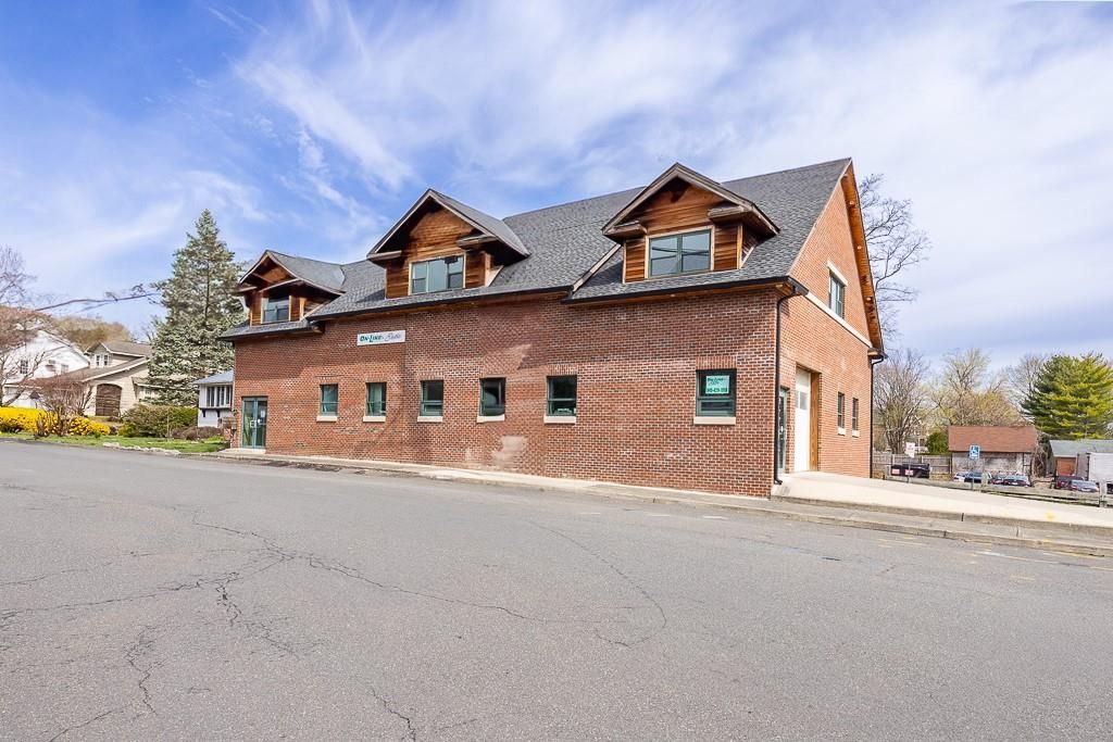 Exterior, Facade, Brick Facade, Cape Cod