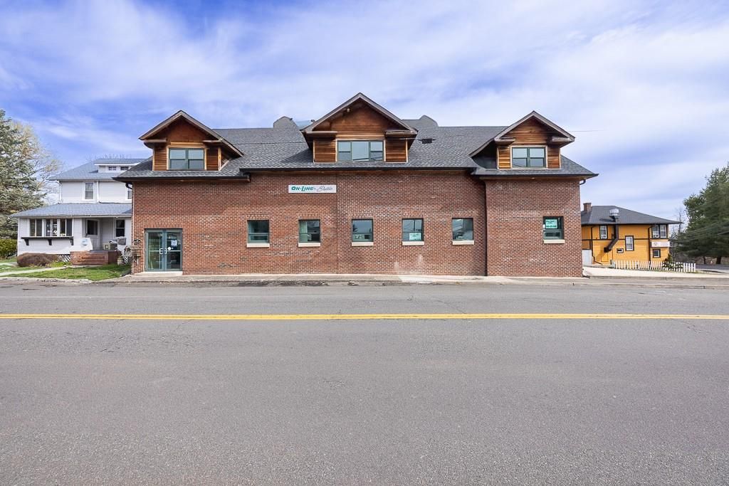 Exterior, Facade, Brick Facade, Log Home