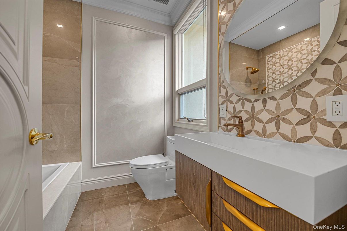 Bathroom, Interior, Recessed Lighting
