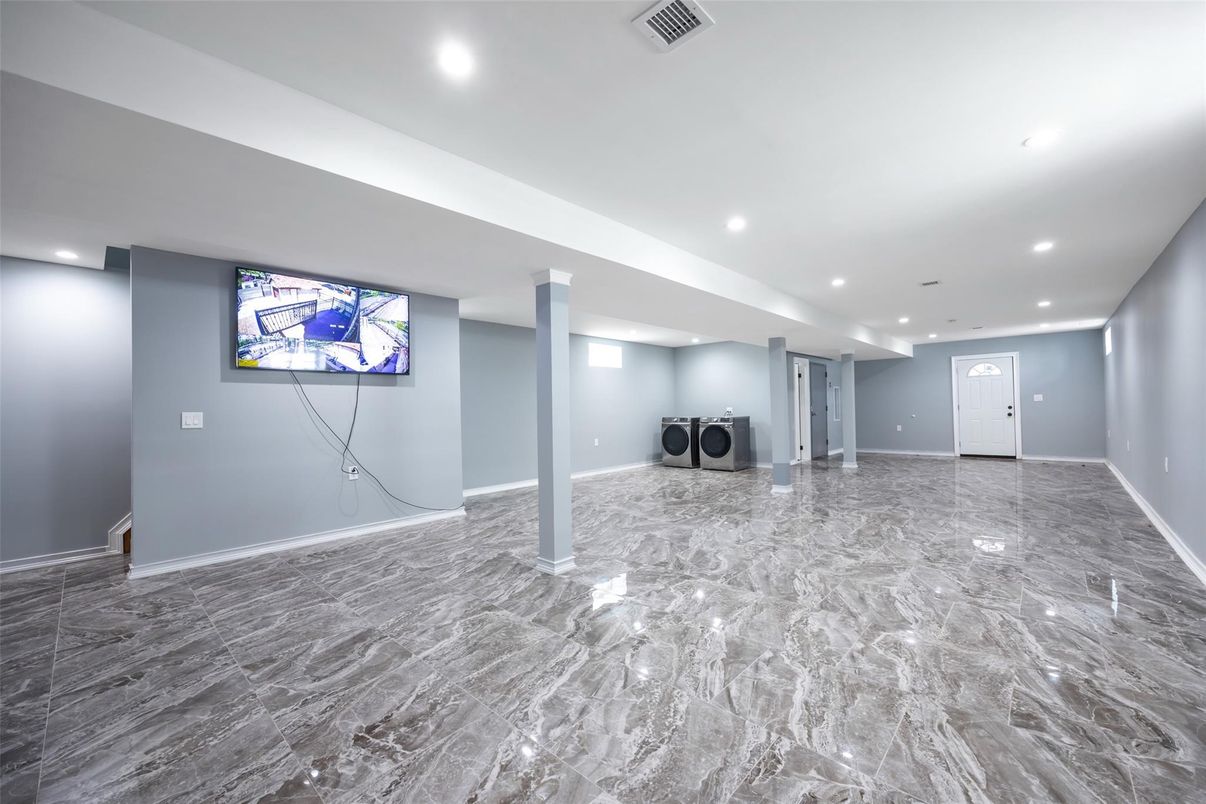 Empty room, Interior, Marble, Recessed Lighting
