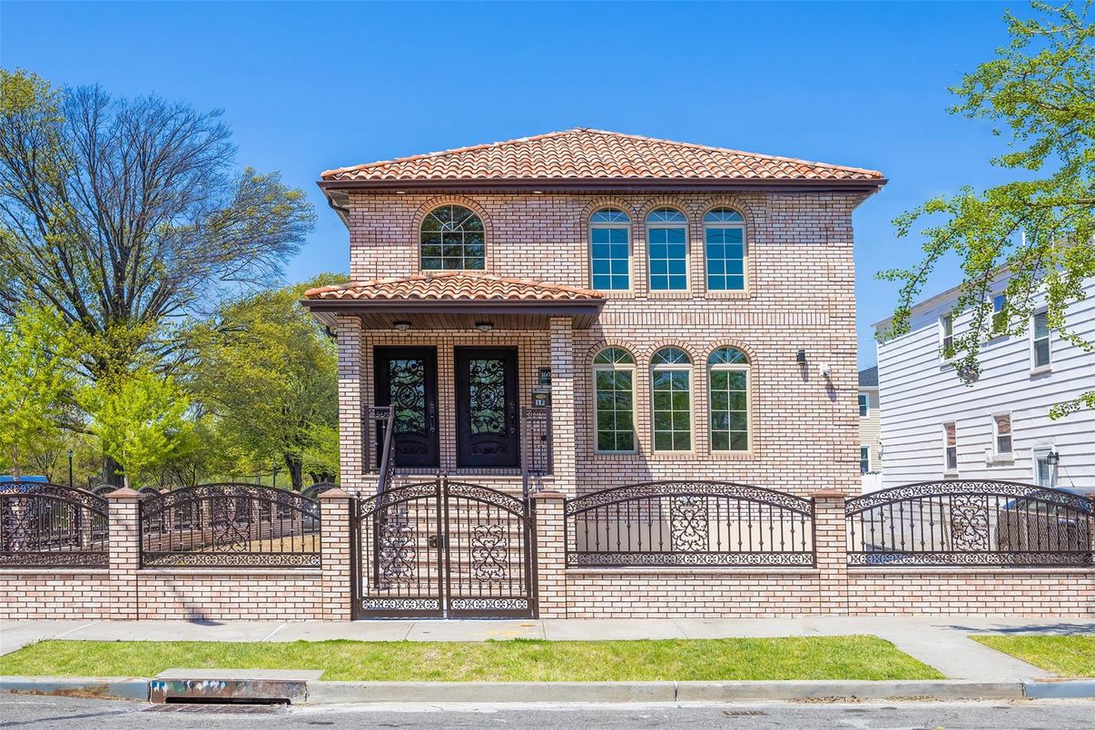 Exterior, Facade, Brick Facade, Mediterranean